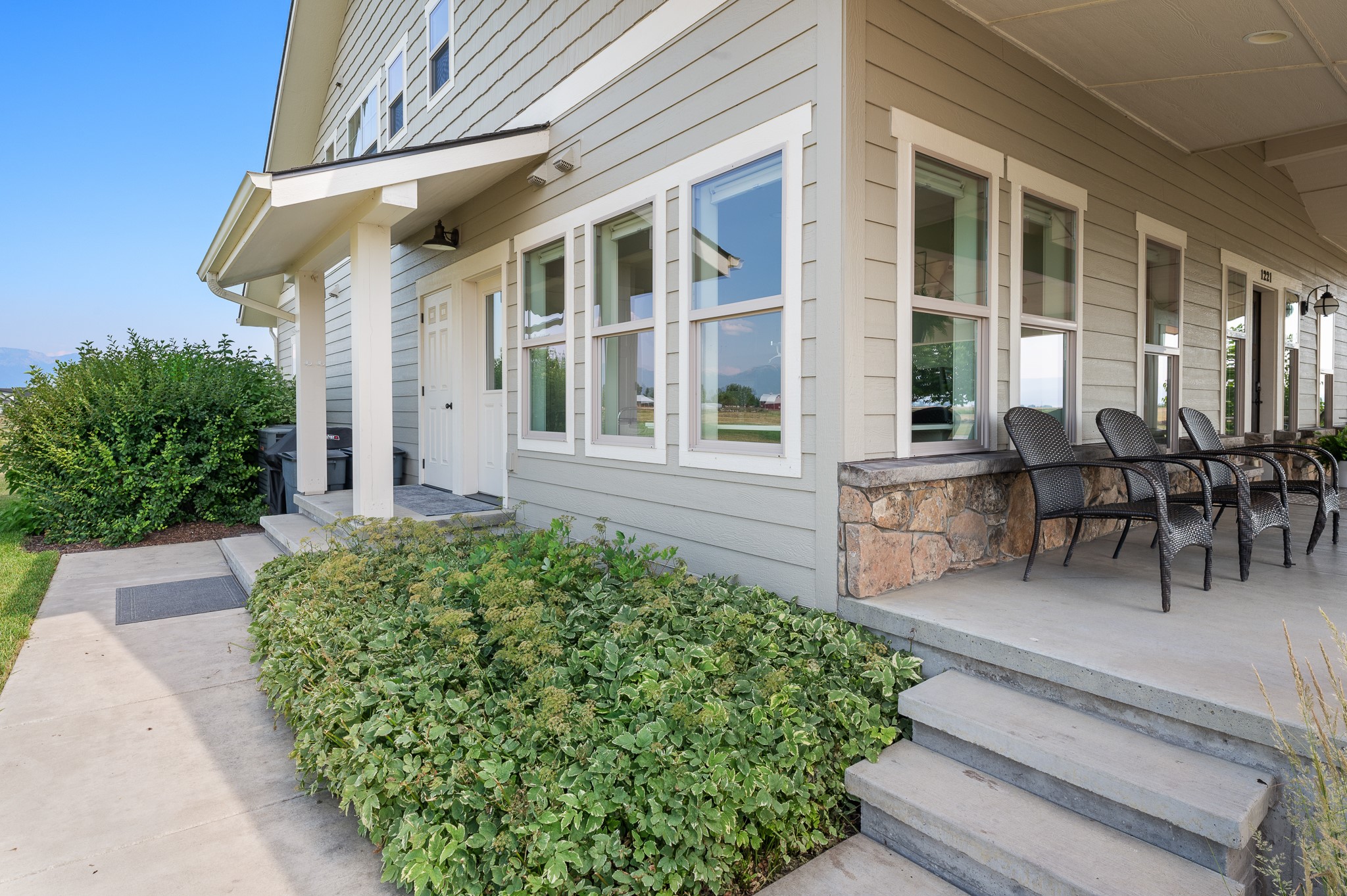 1221 Majestic View Lane