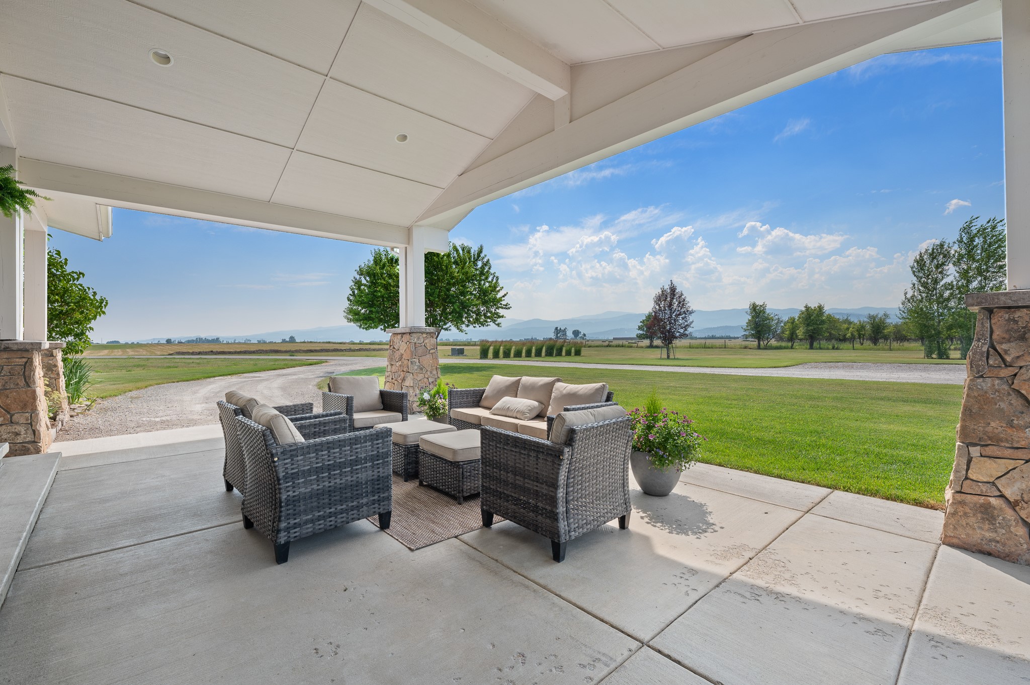 1221 Majestic View Lane
