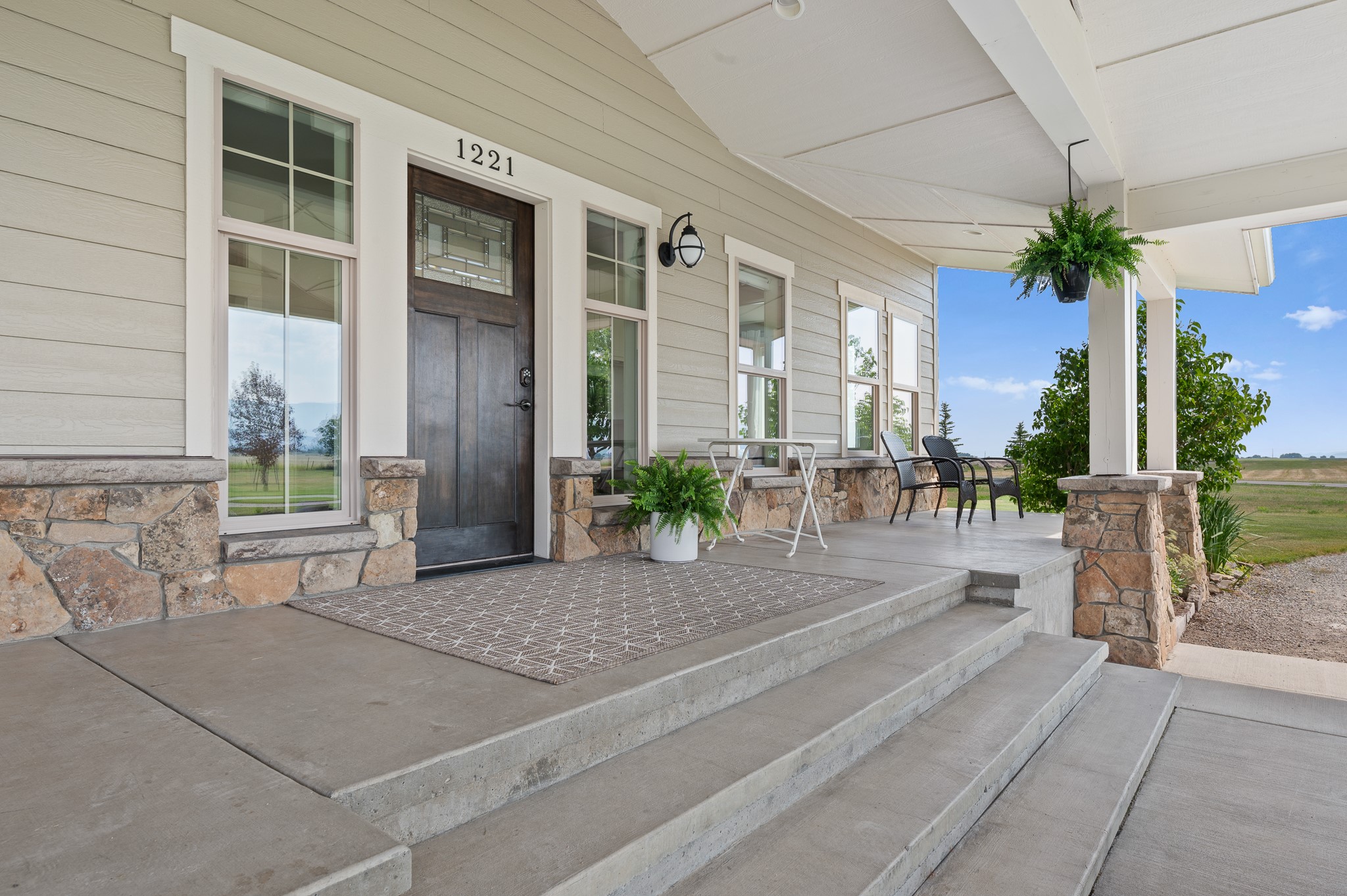 1221 Majestic View Lane