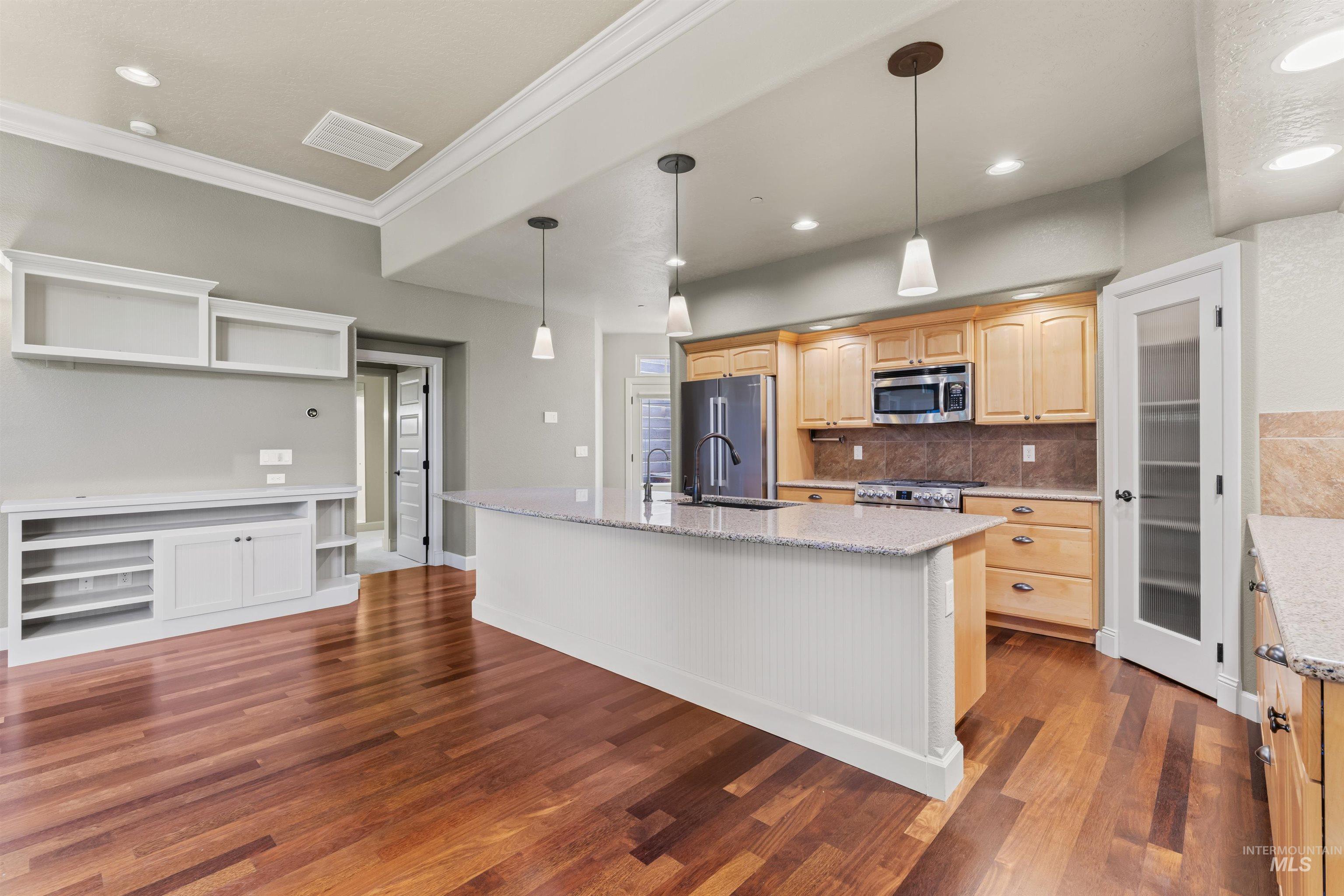 9641 W Sultana