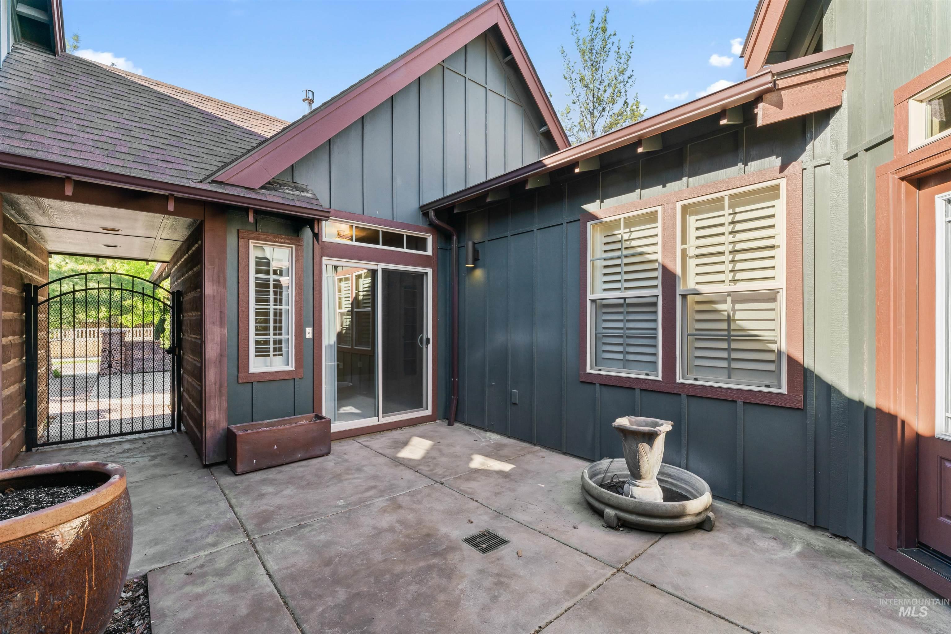 9641 W Sultana