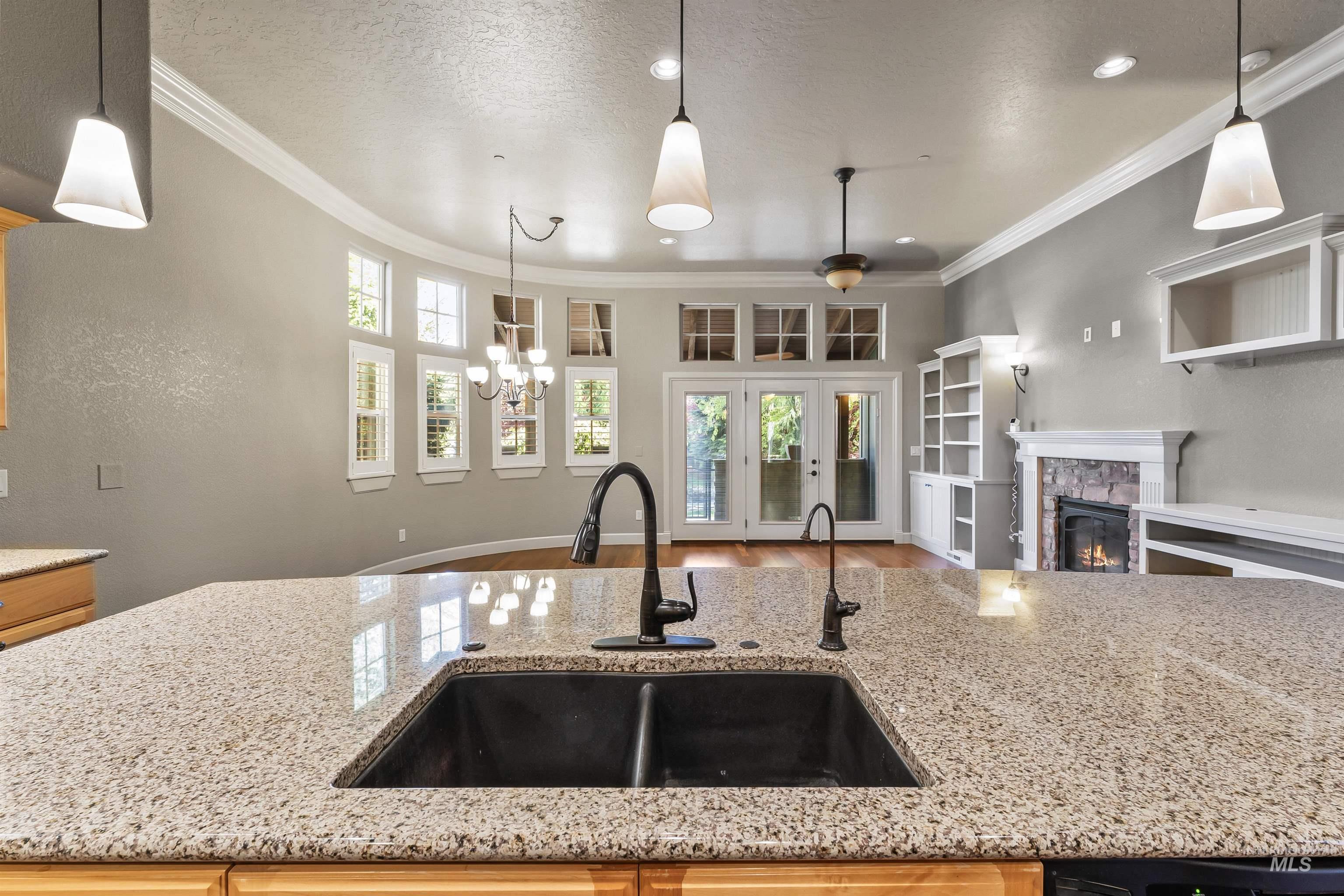 9641 W Sultana