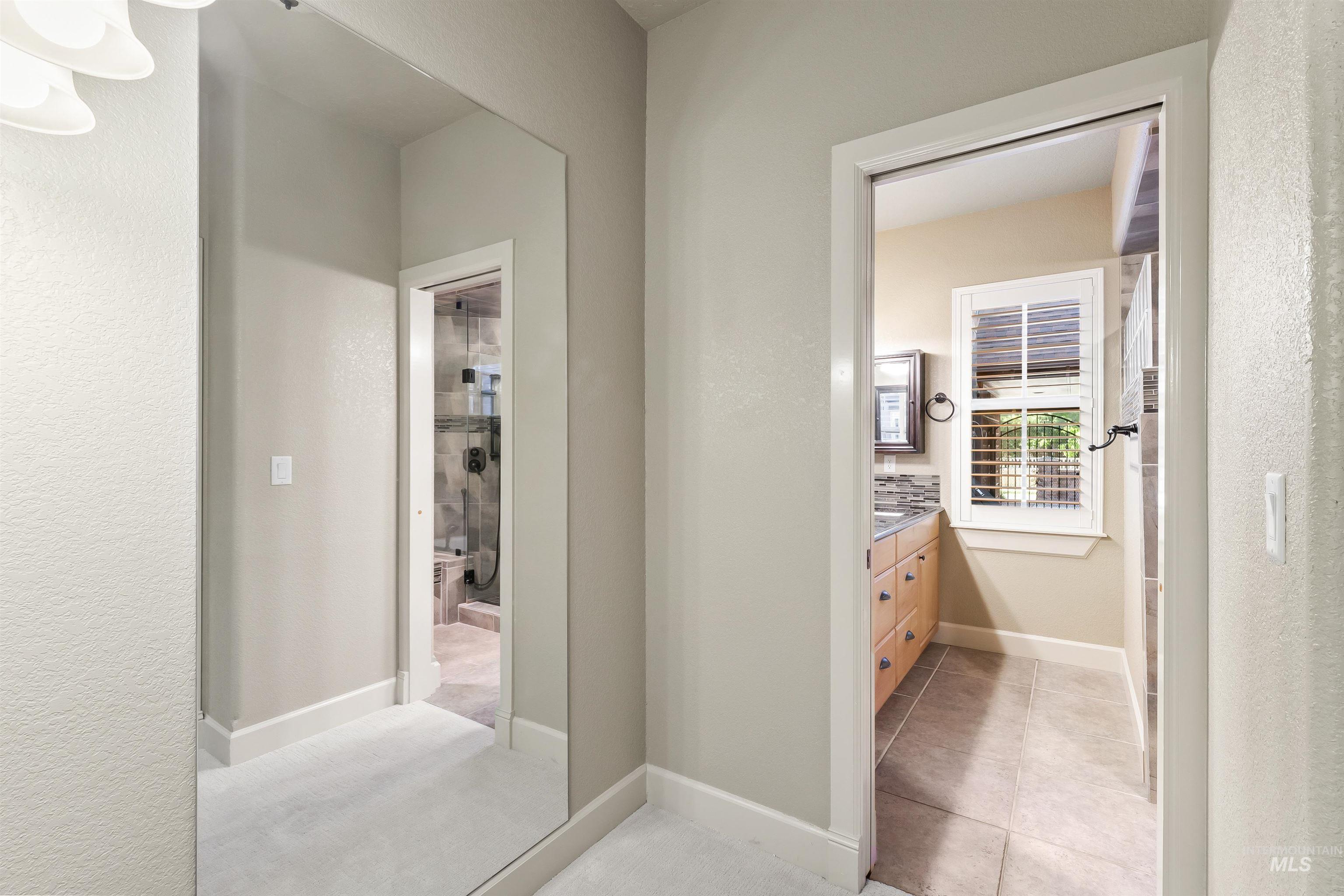 9641 W Sultana