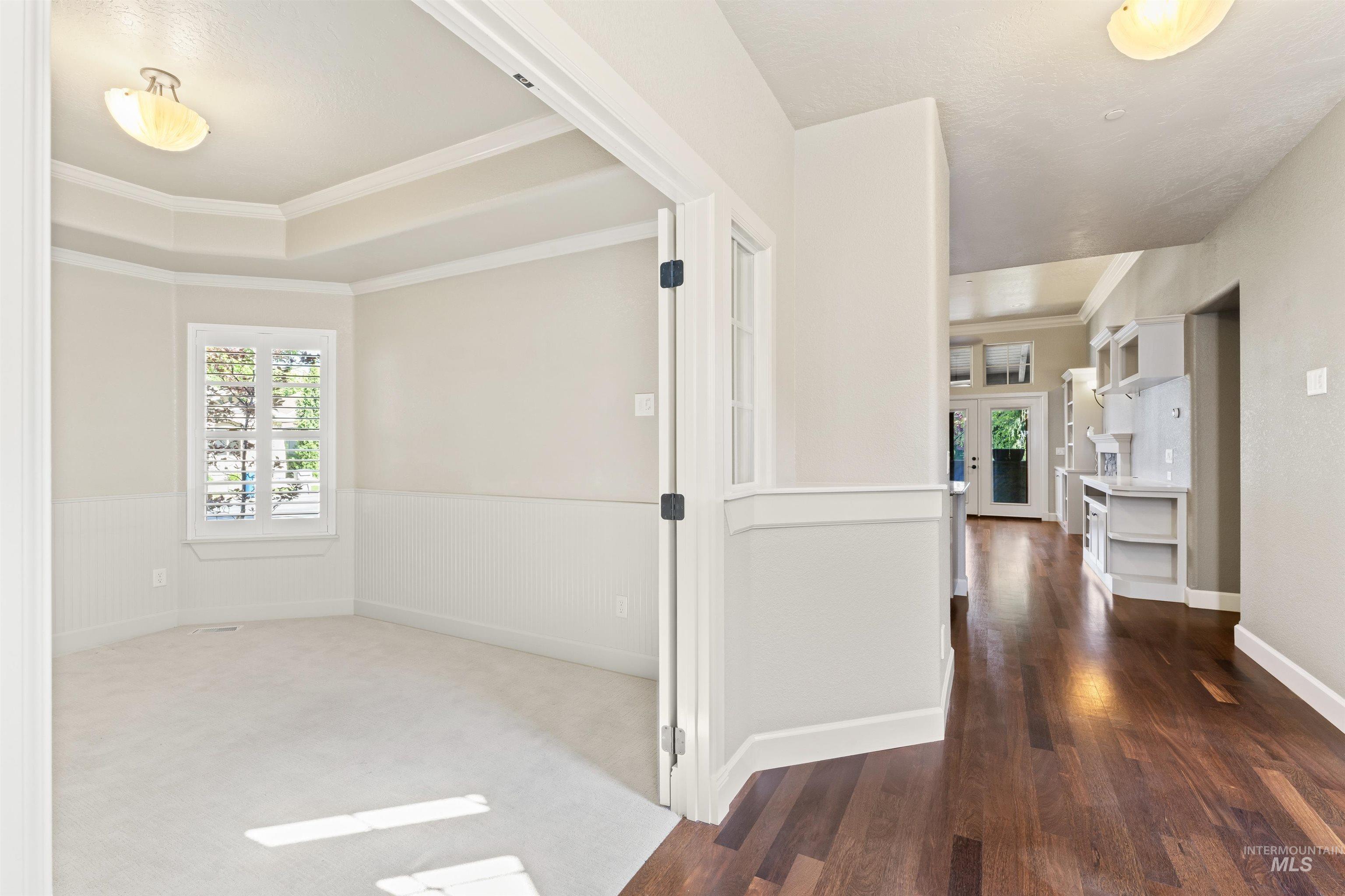 9641 W Sultana