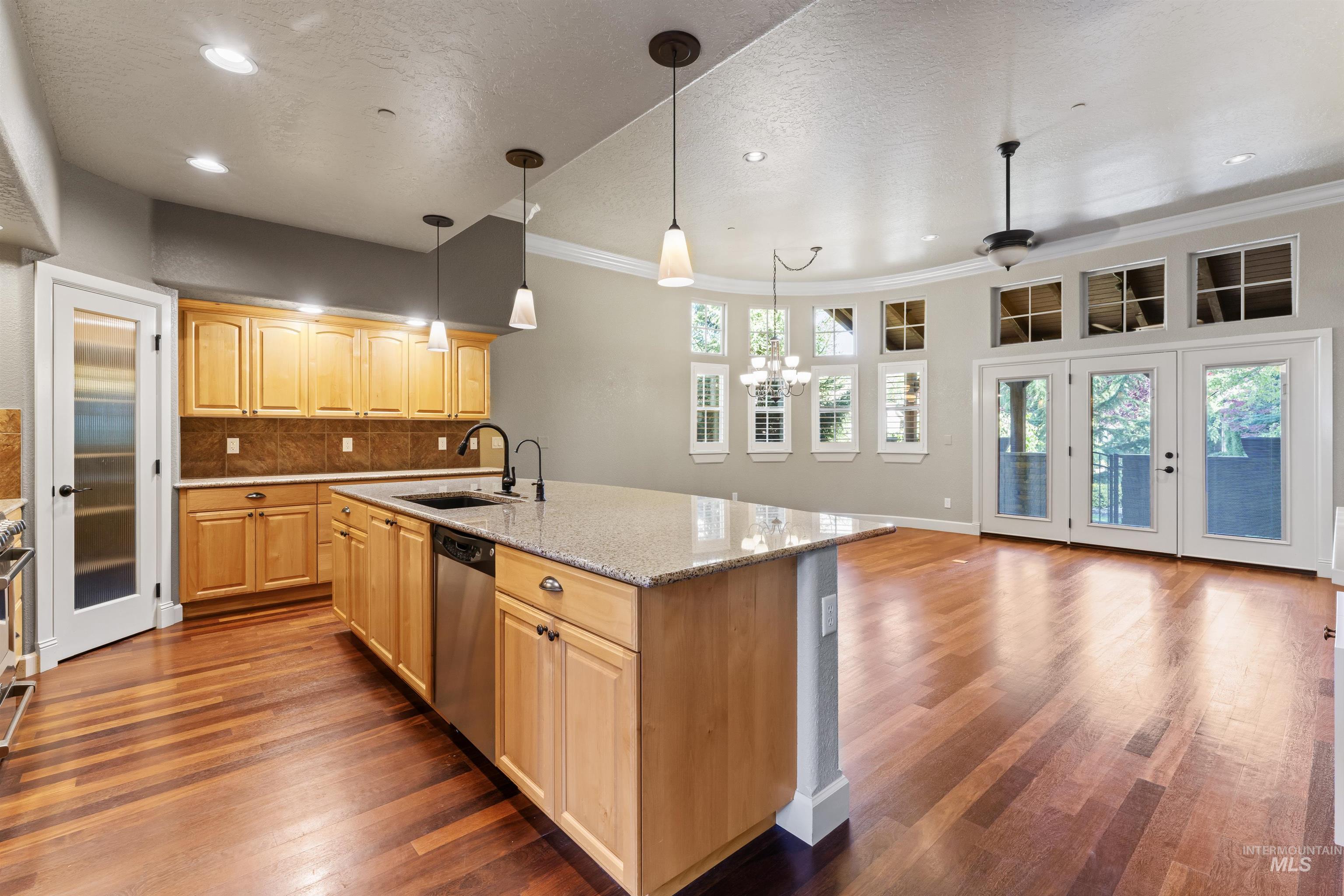 9641 W Sultana