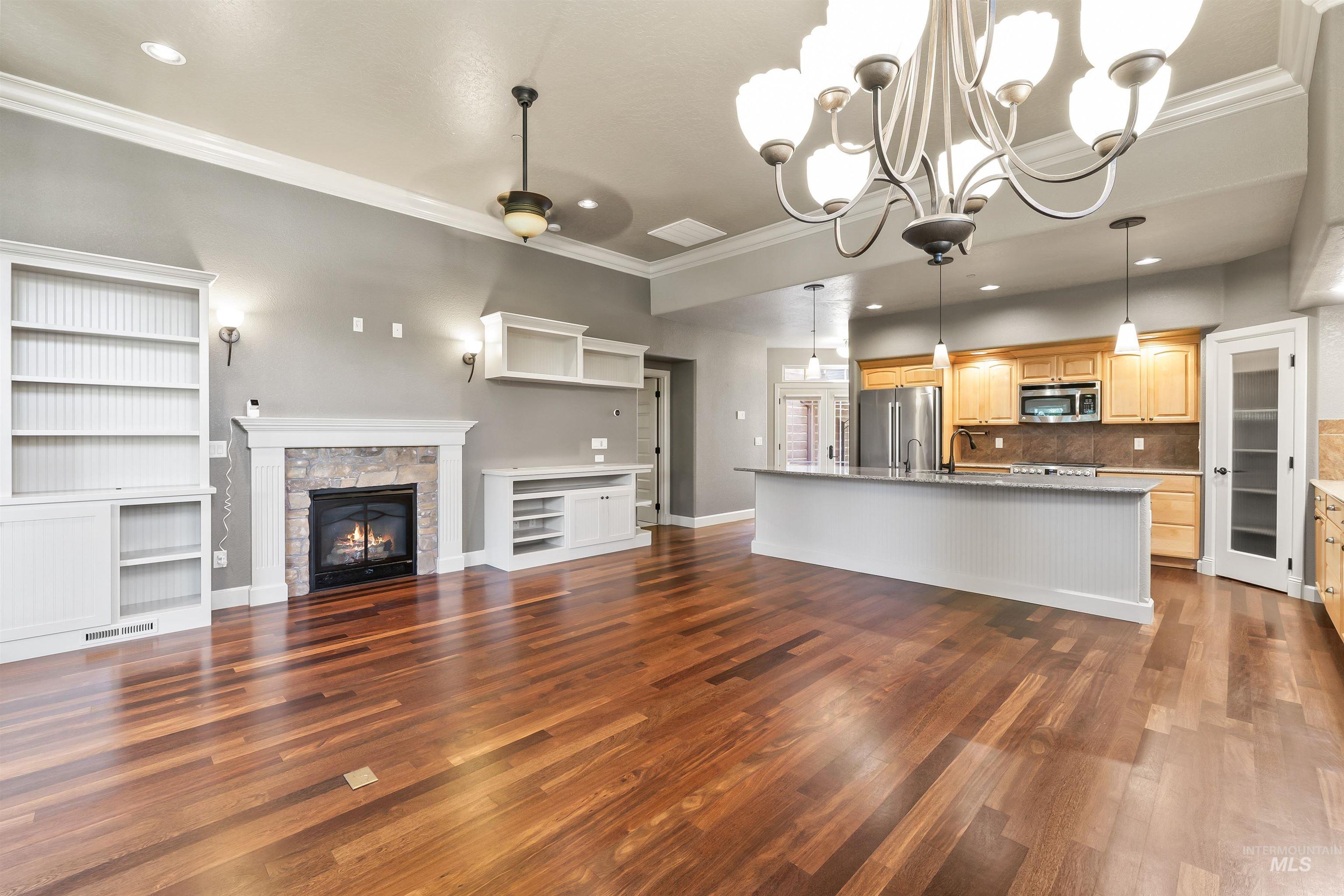 9641 W Sultana