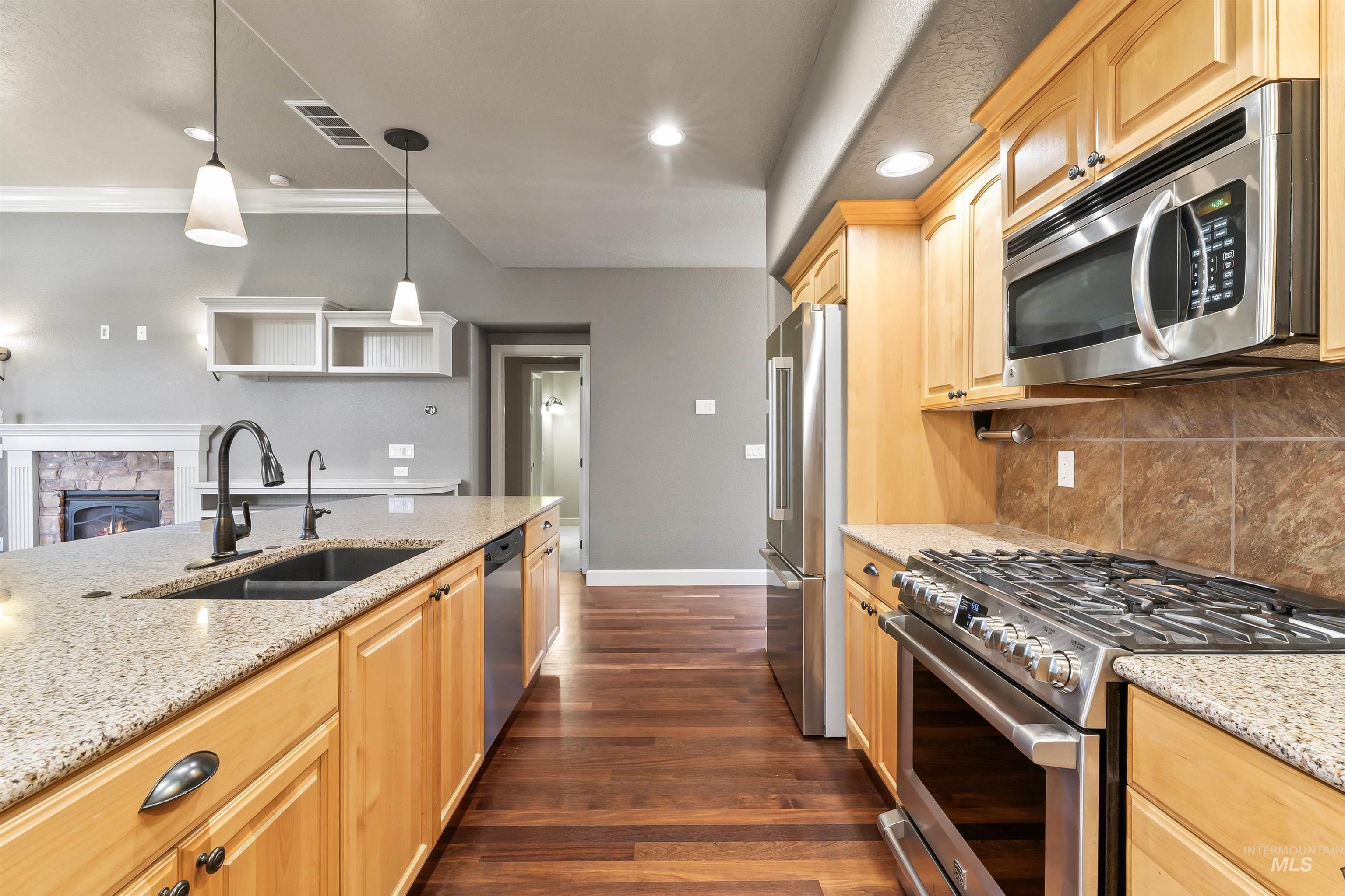 9641 W Sultana
