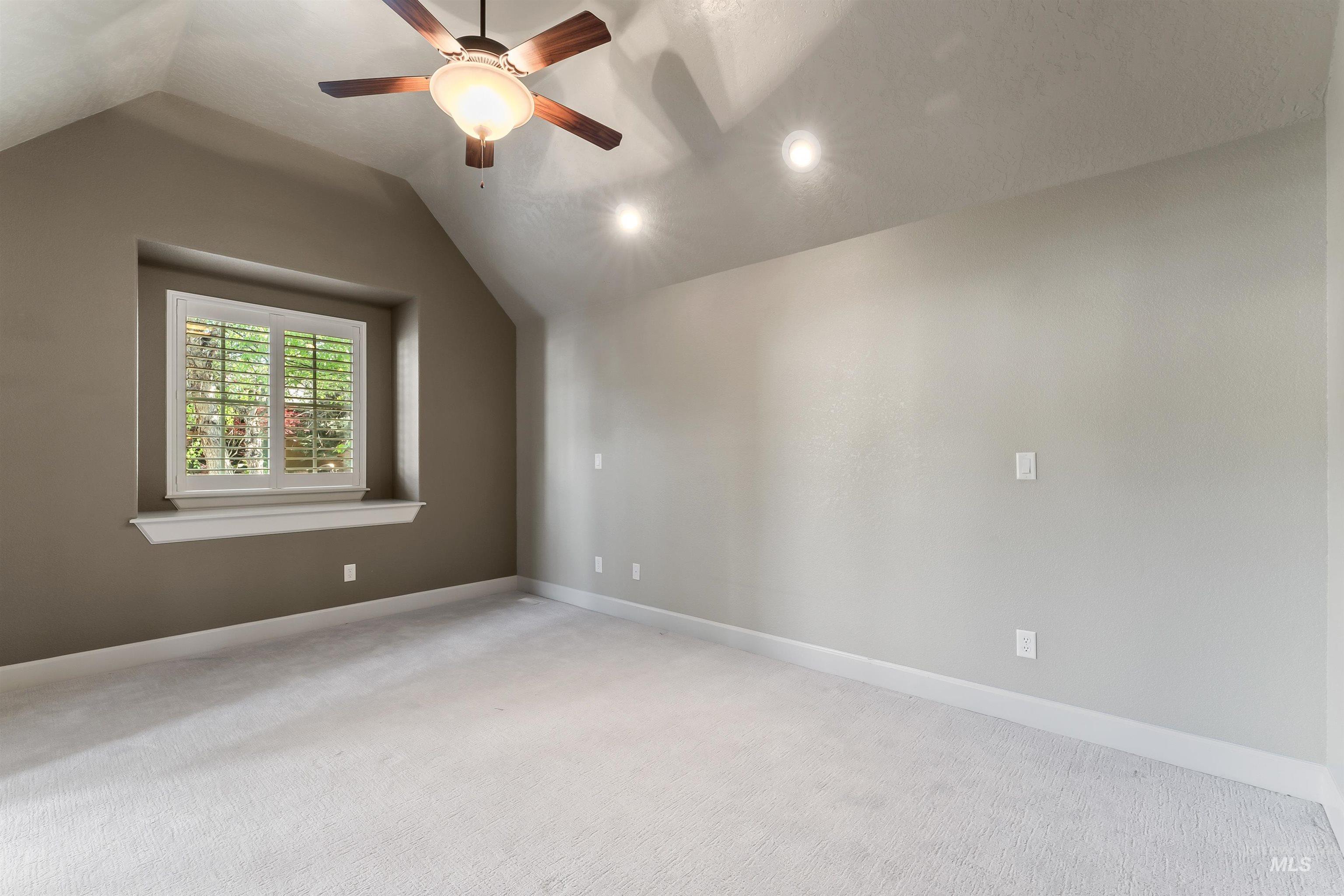 9641 W Sultana