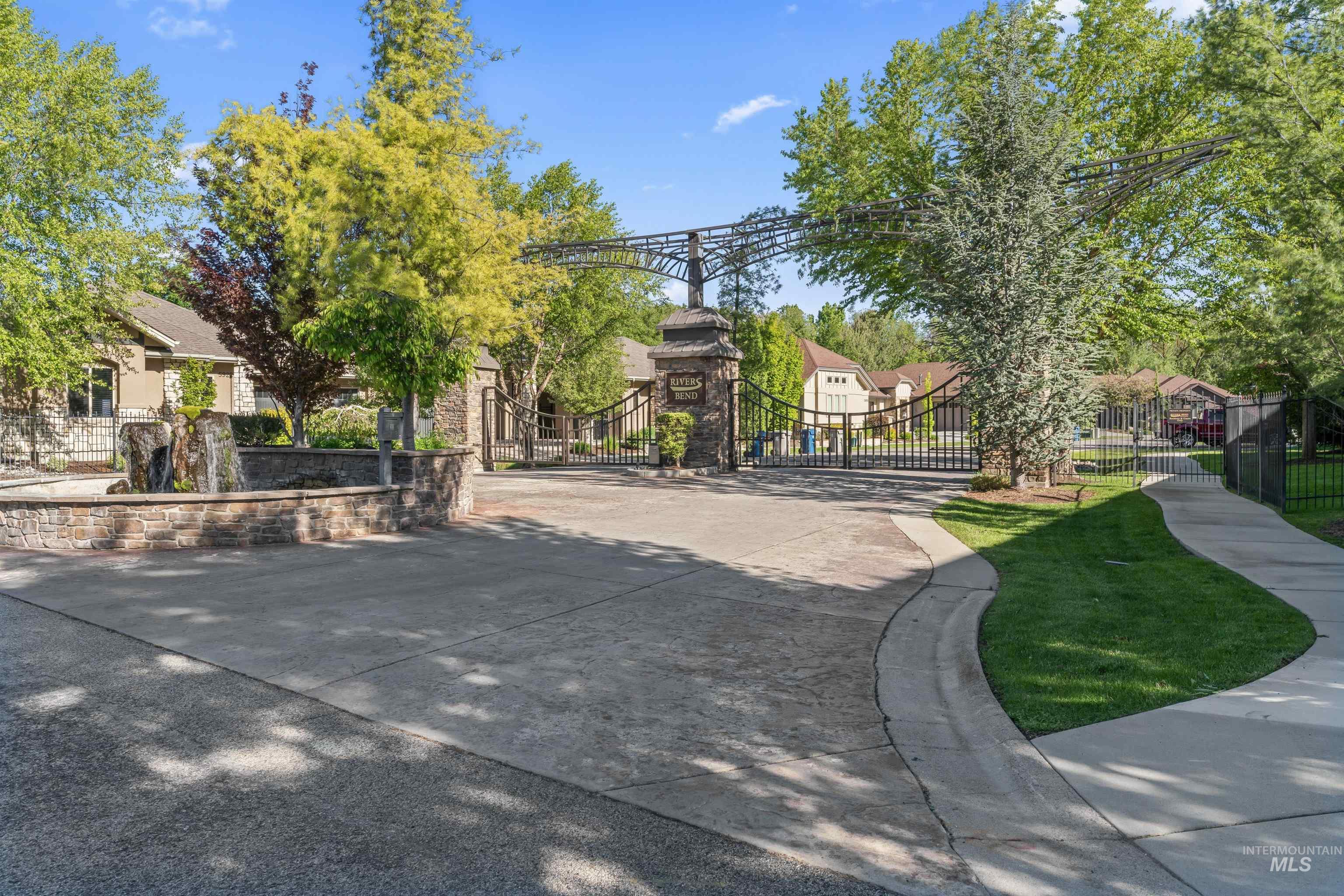 9641 W Sultana