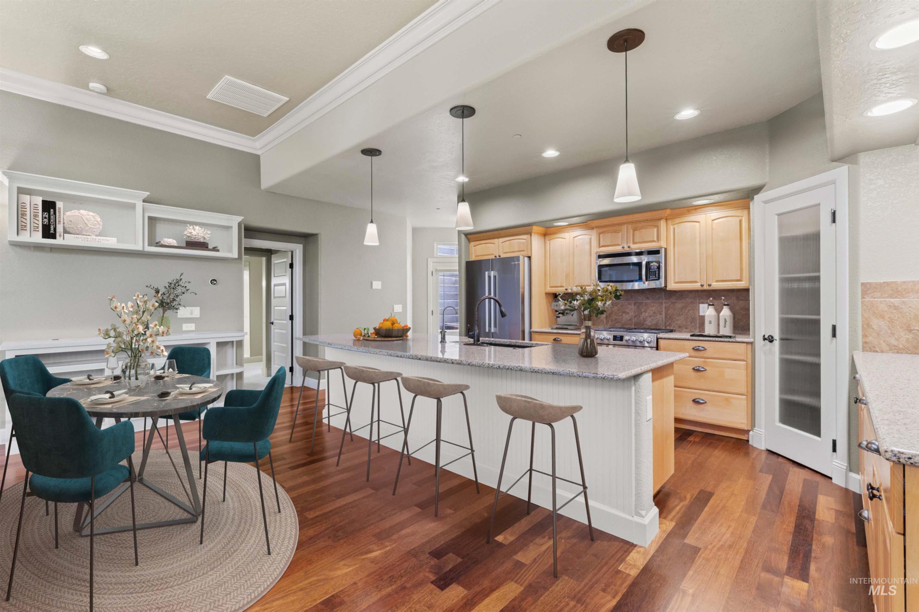 9641 W Sultana