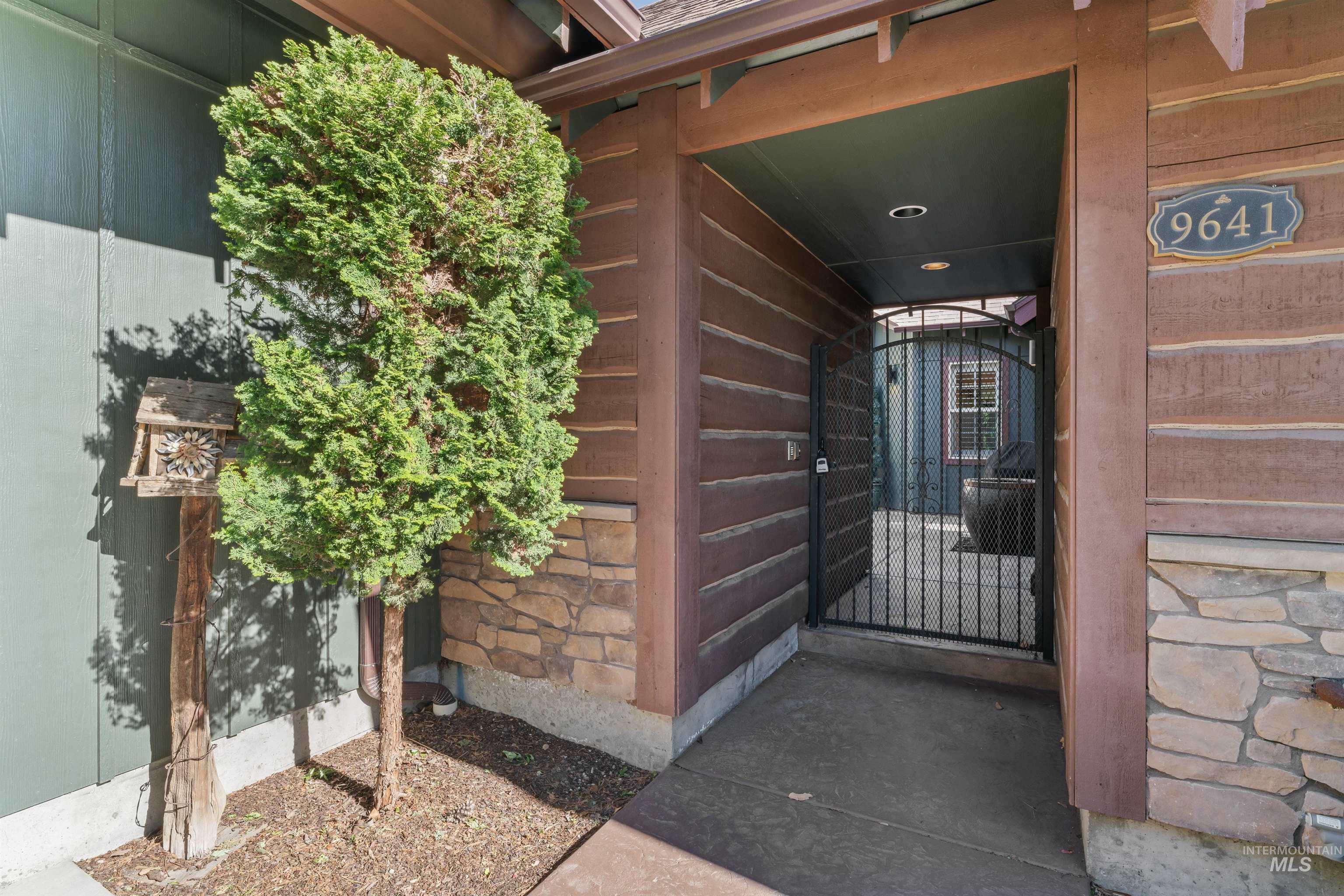 9641 W Sultana