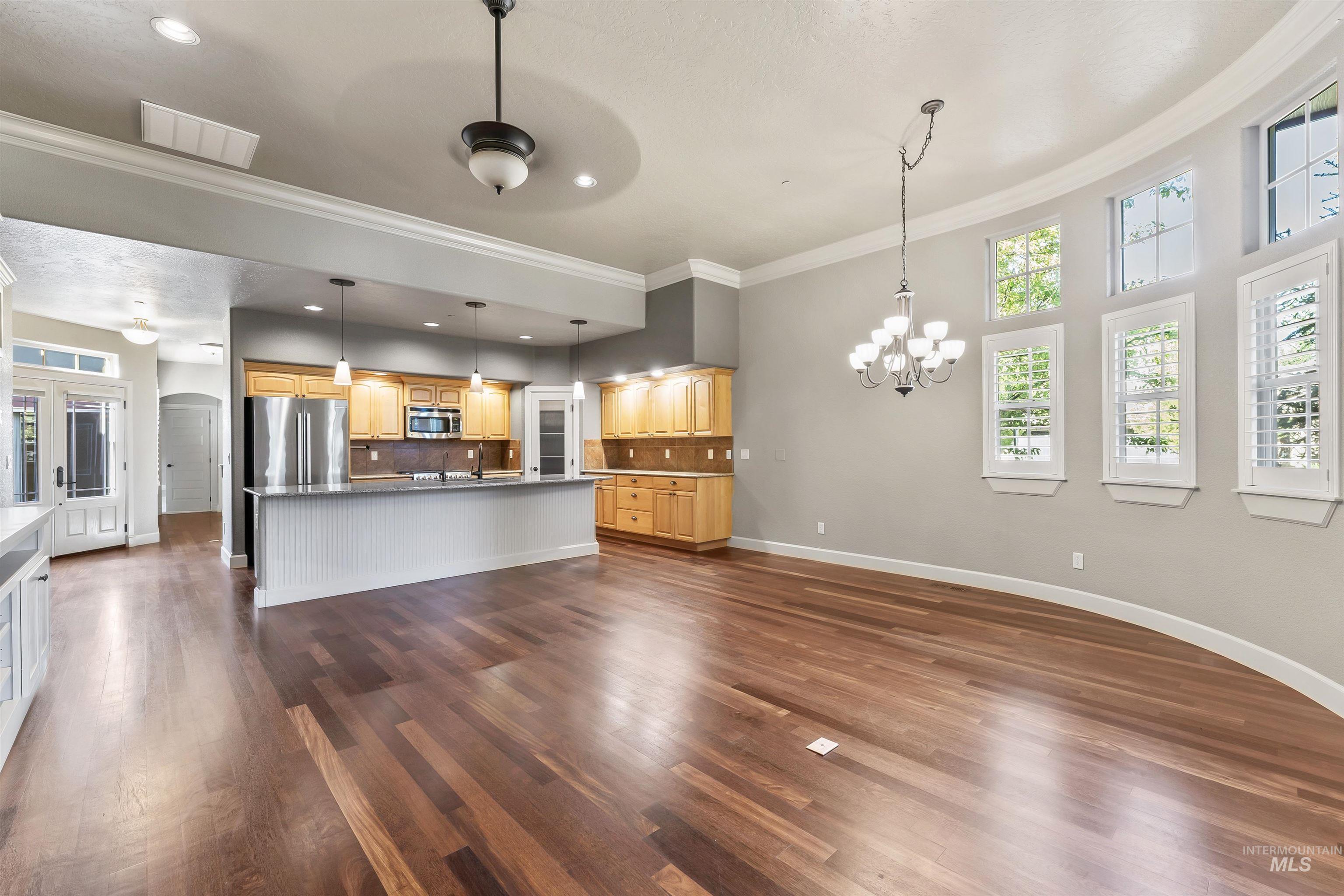 9641 W Sultana