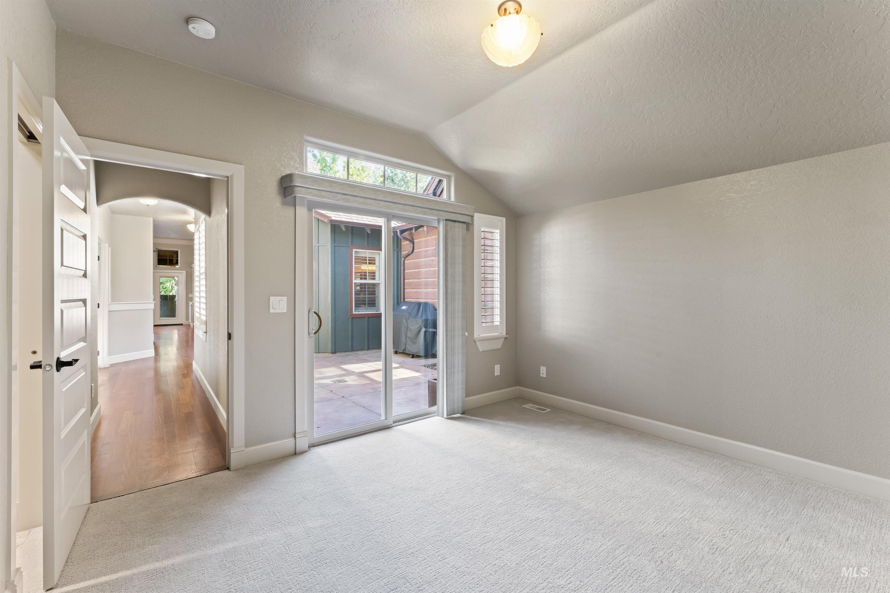 9641 W Sultana
