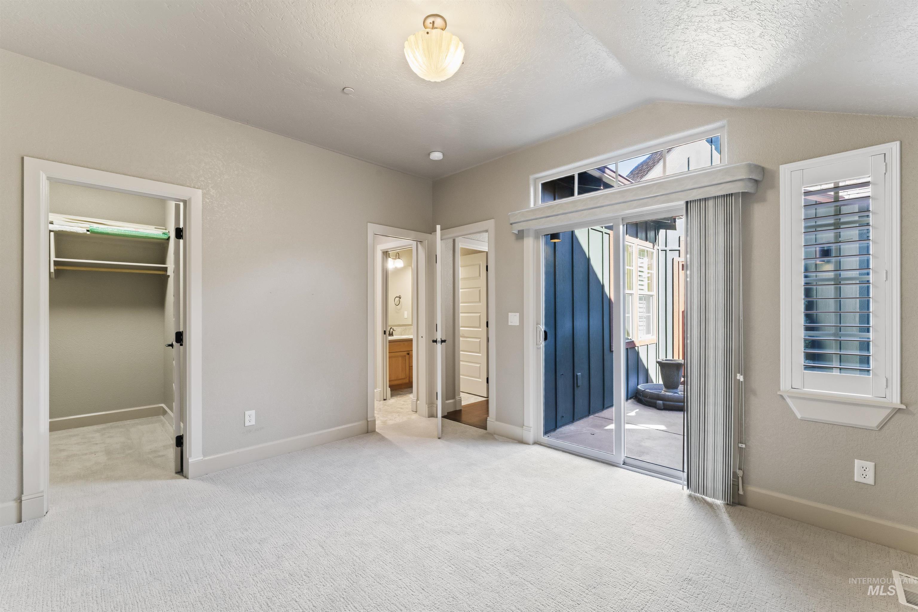9641 W Sultana