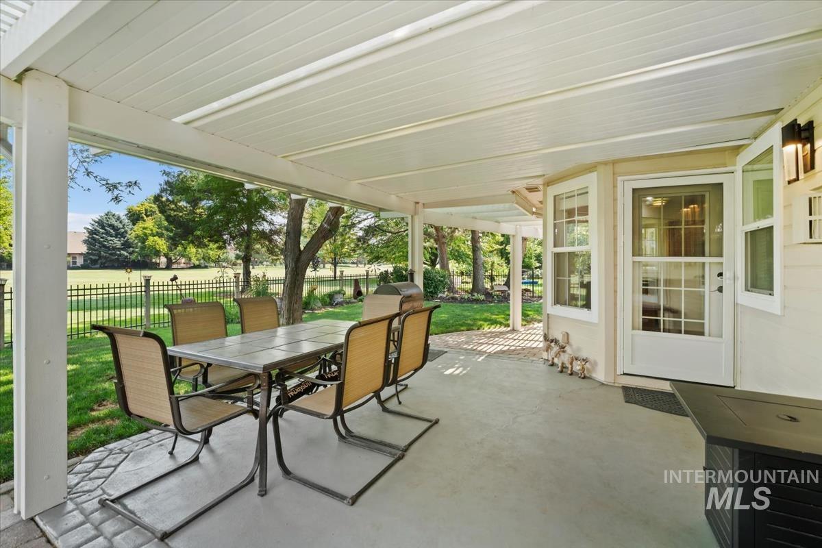 2010 N Oak Hills Dr