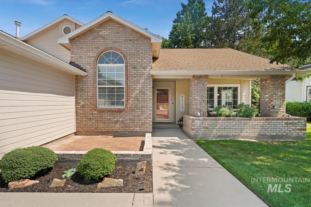 2010 N Oak Hills Dr