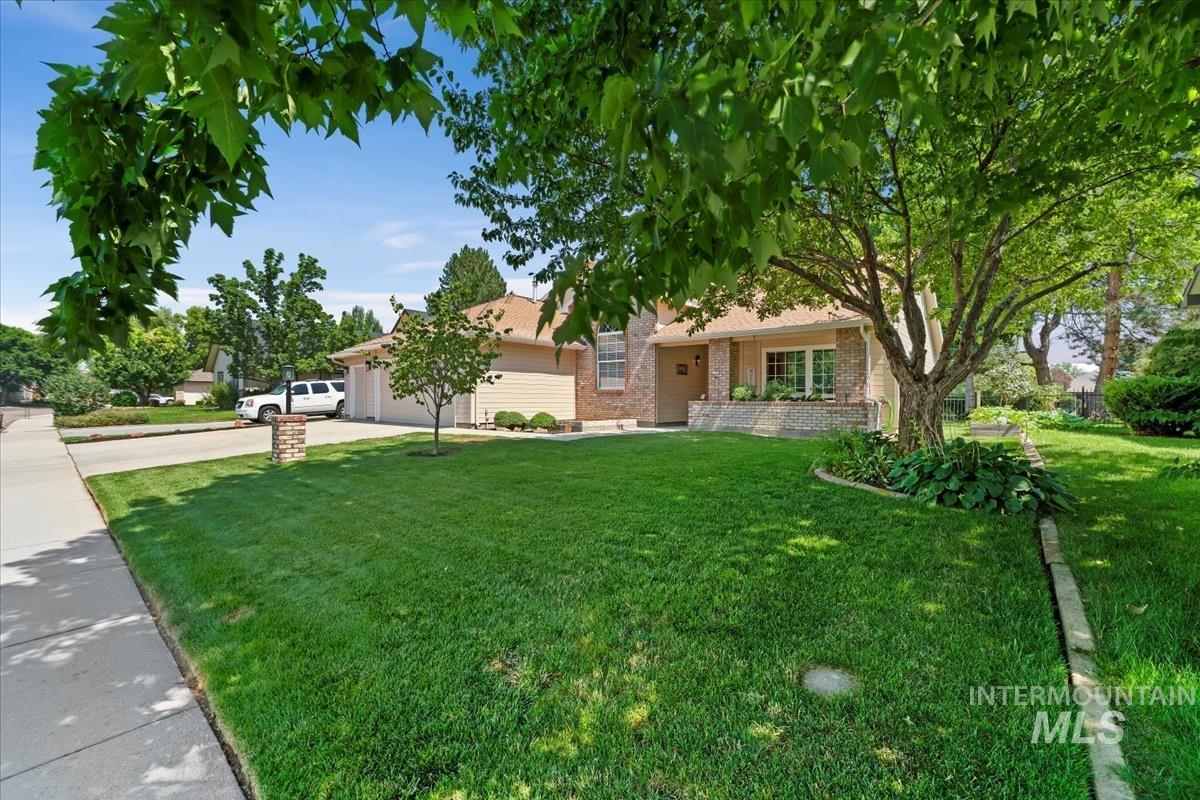 2010 N Oak Hills Dr