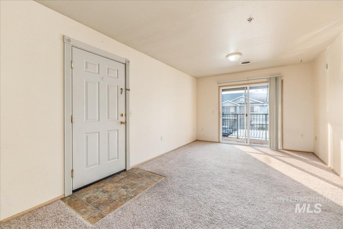 3323 N Lakeharbor Ln Unit: 201