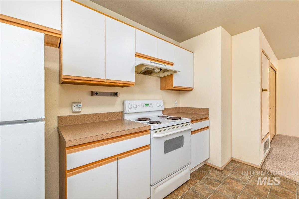 3323 N Lakeharbor Ln Unit: 201