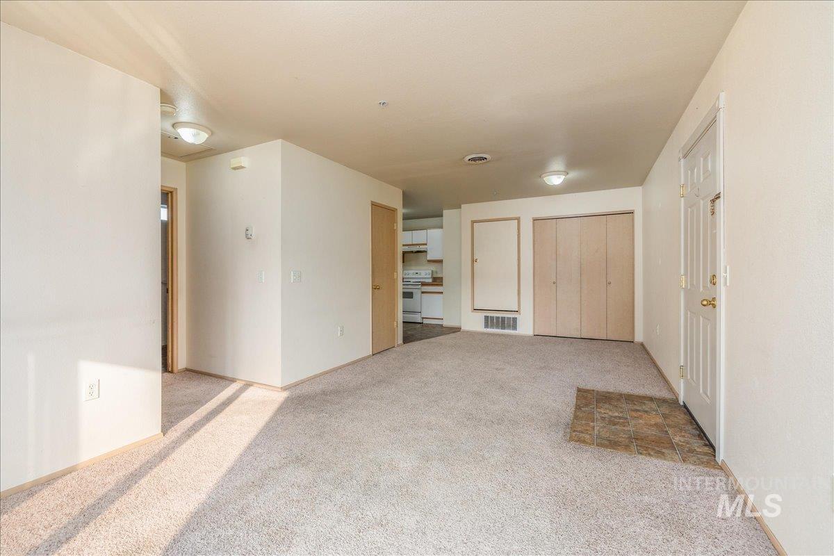3323 N Lakeharbor Ln Unit: 201