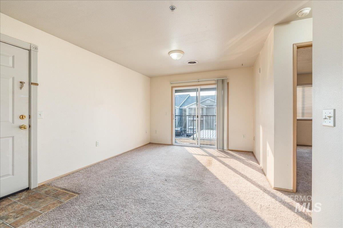 3323 N Lakeharbor Ln Unit: 201