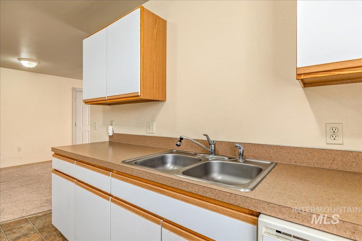3323 N Lakeharbor Ln Unit: 201