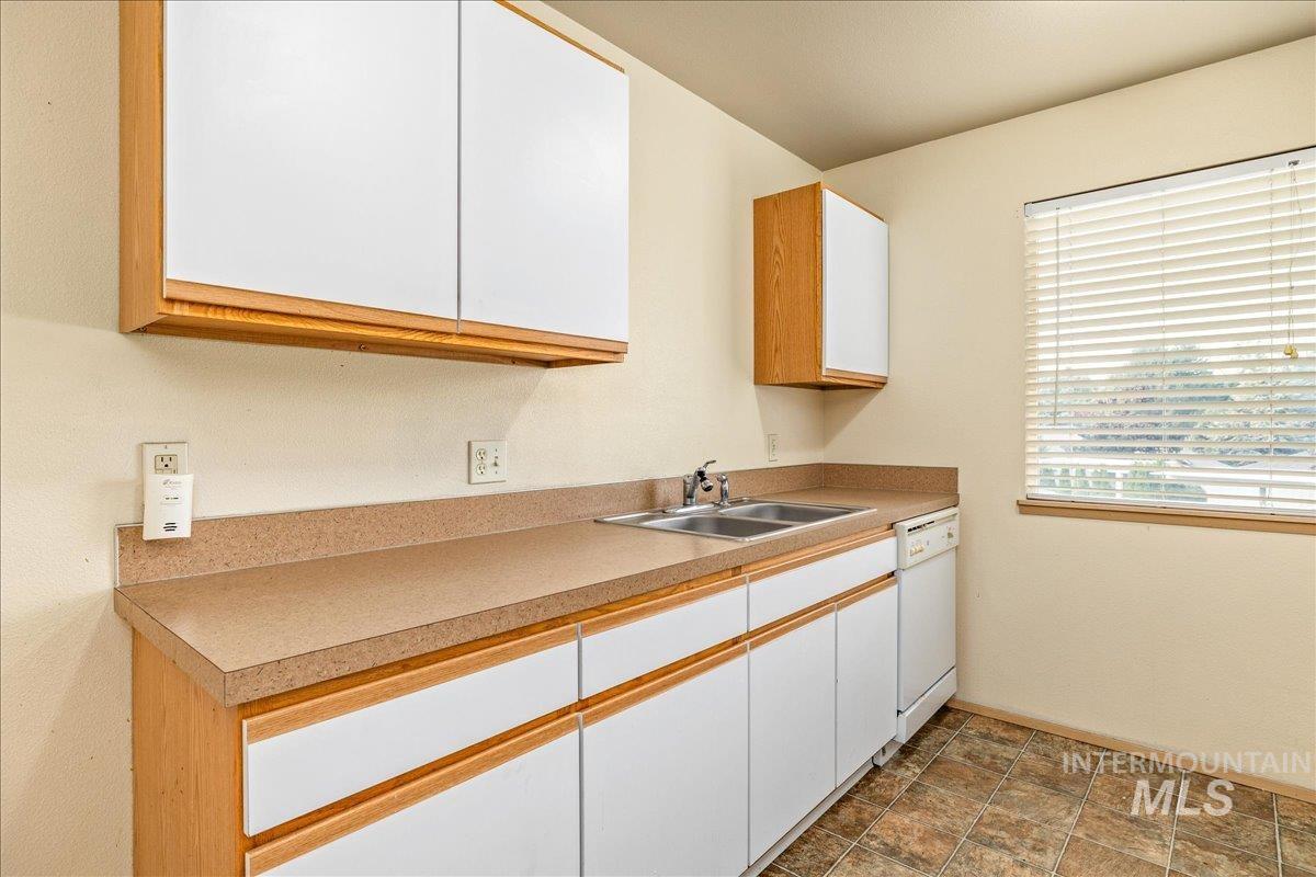 3323 N Lakeharbor Ln Unit: 201