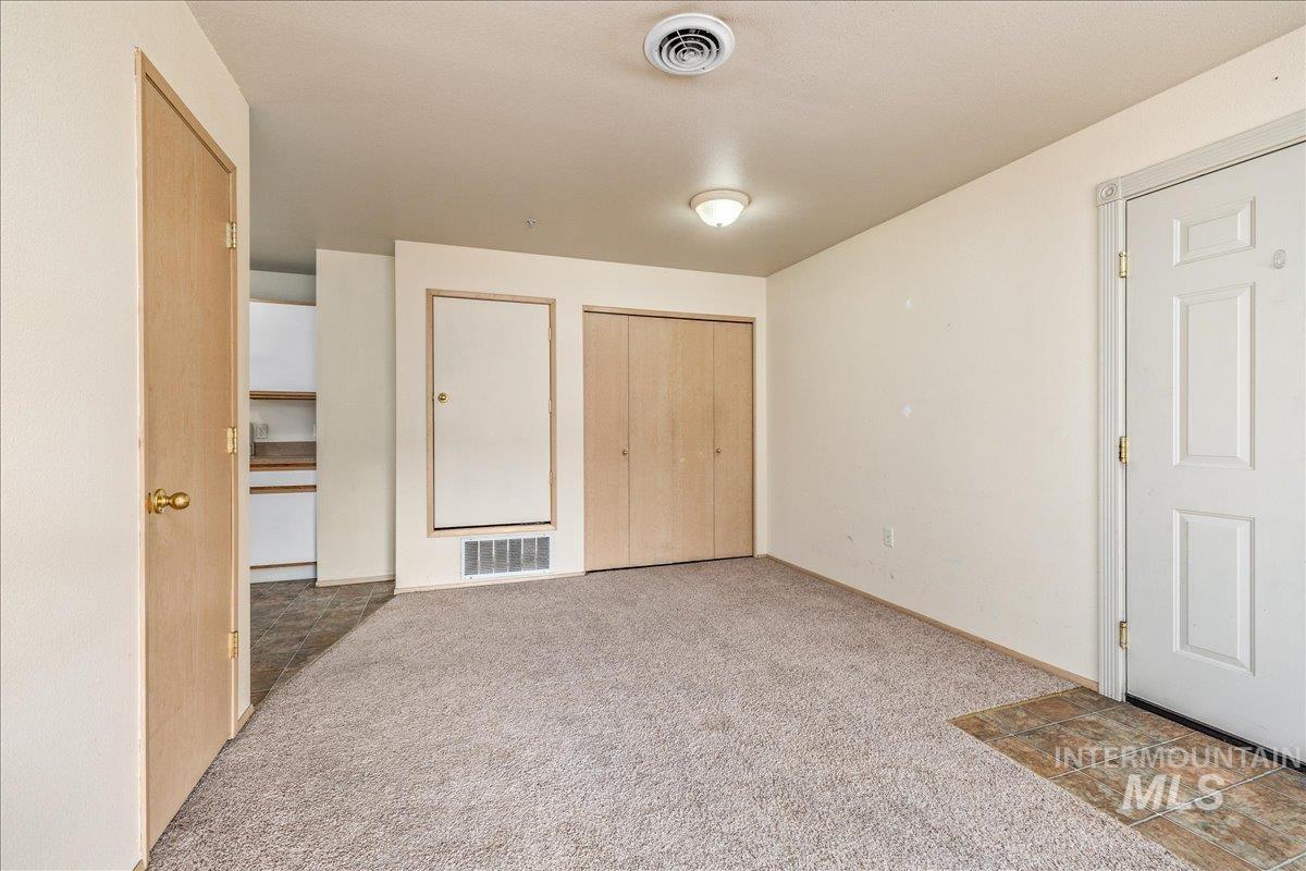 3323 N Lakeharbor Ln Unit: 201