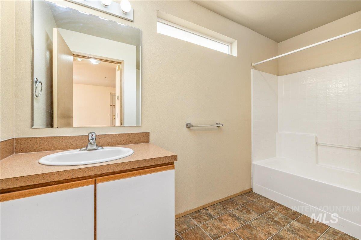 3323 N Lakeharbor Ln Unit: 201