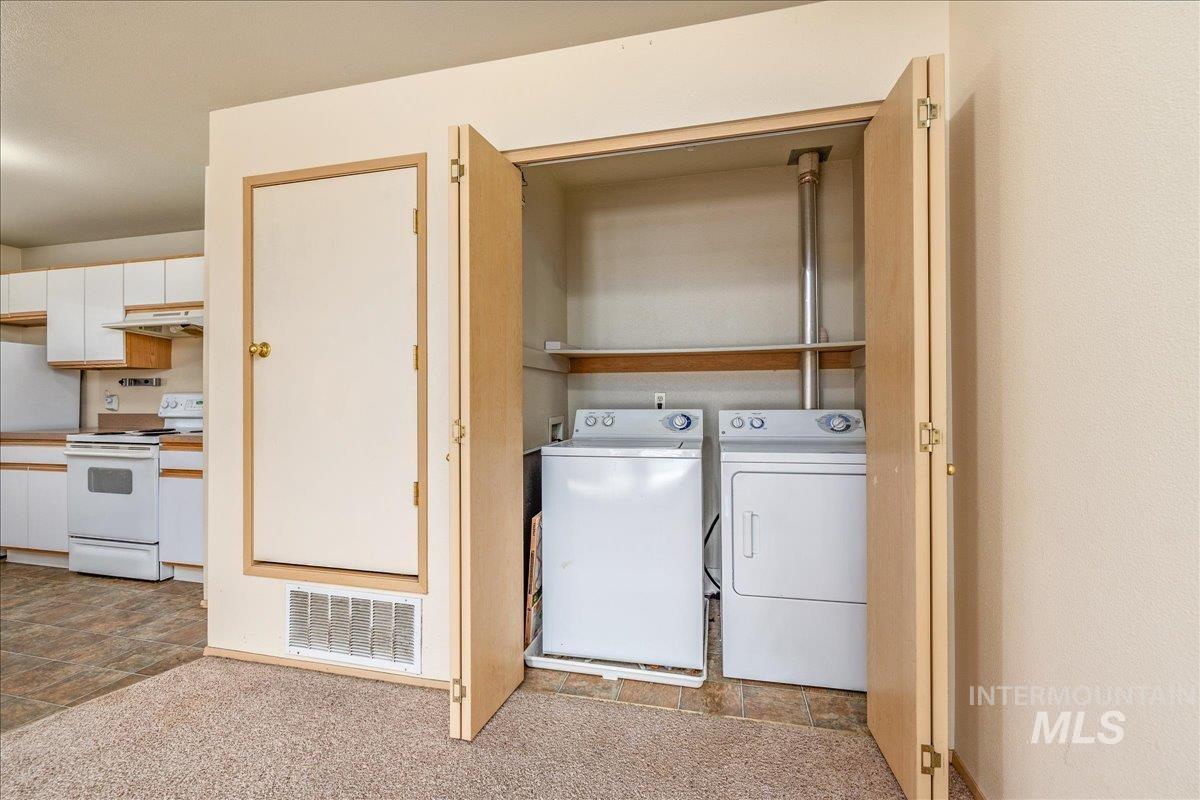 3323 N Lakeharbor Ln Unit: 201