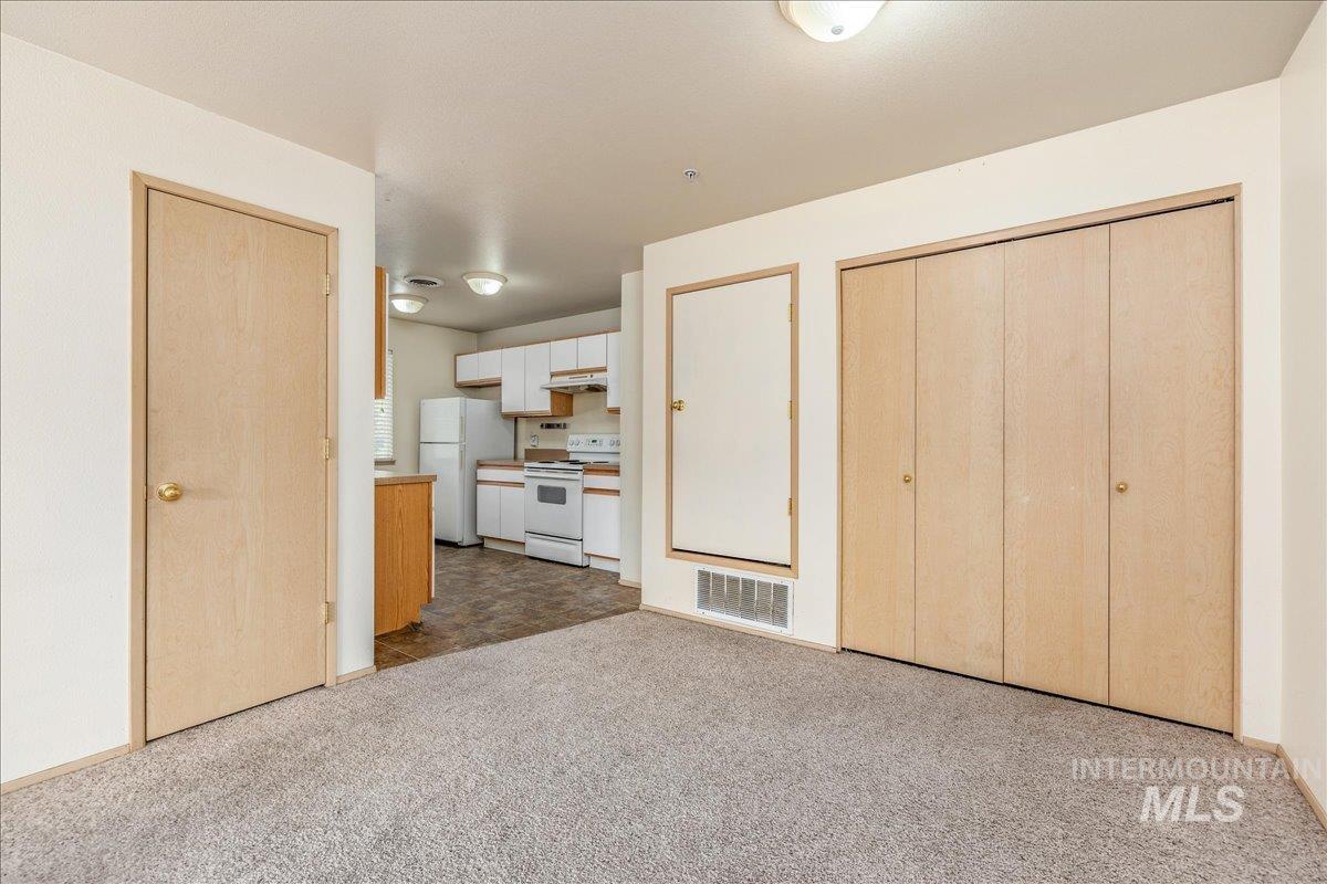 3323 N Lakeharbor Ln Unit: 201