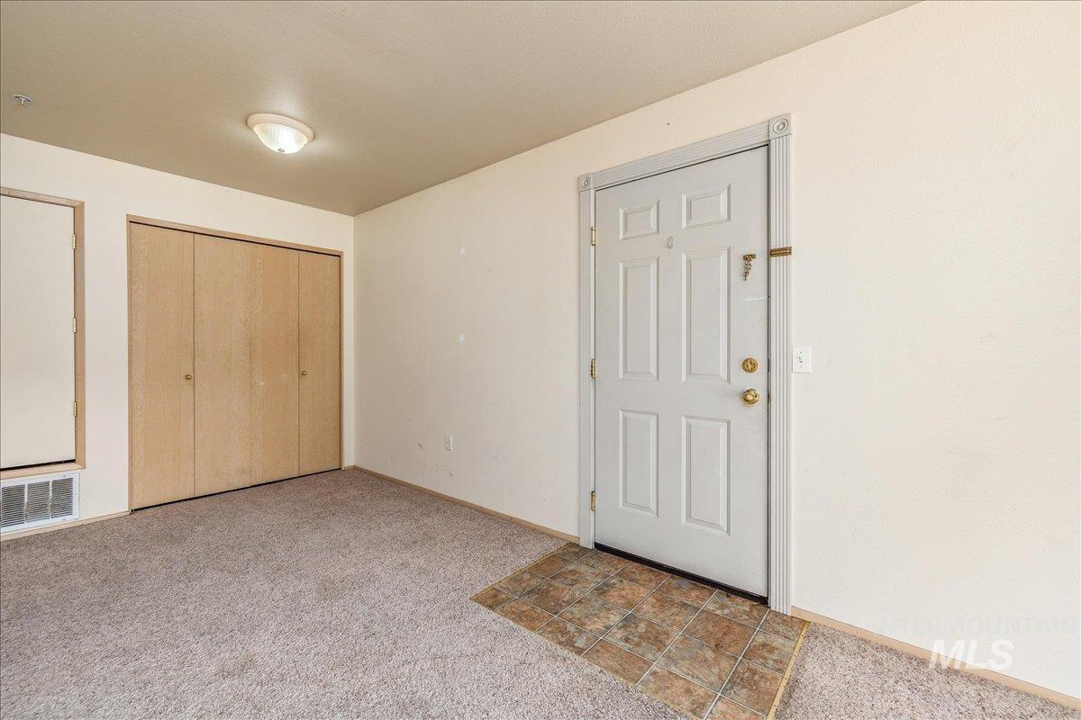 3323 N Lakeharbor Ln Unit: 201