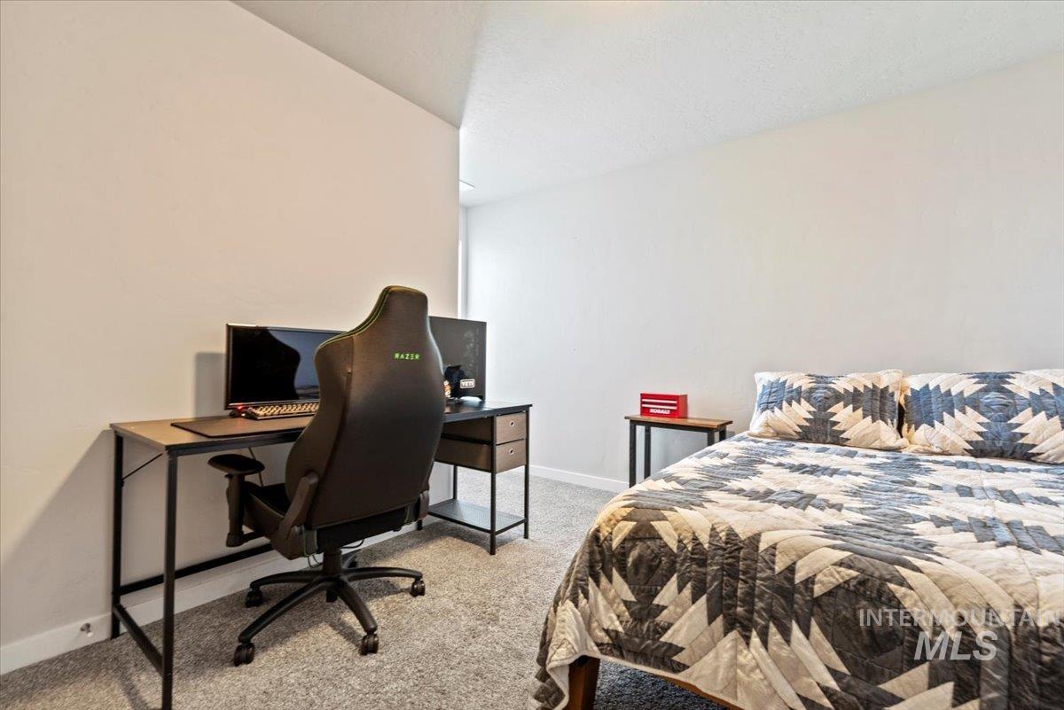 5846 W Striker Ln