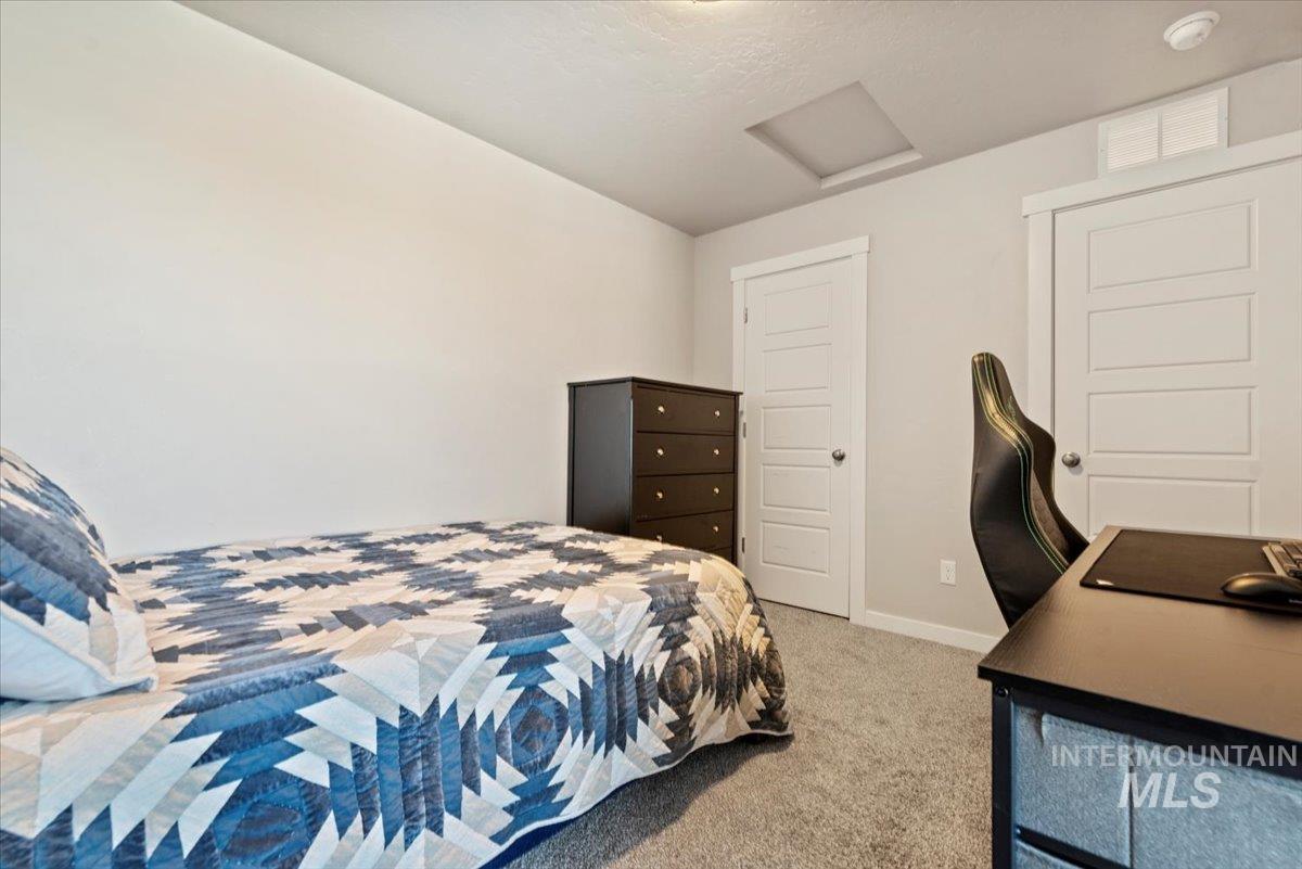 5846 W Striker Ln