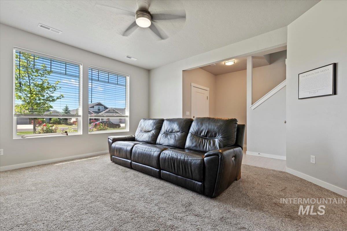 5846 W Striker Ln