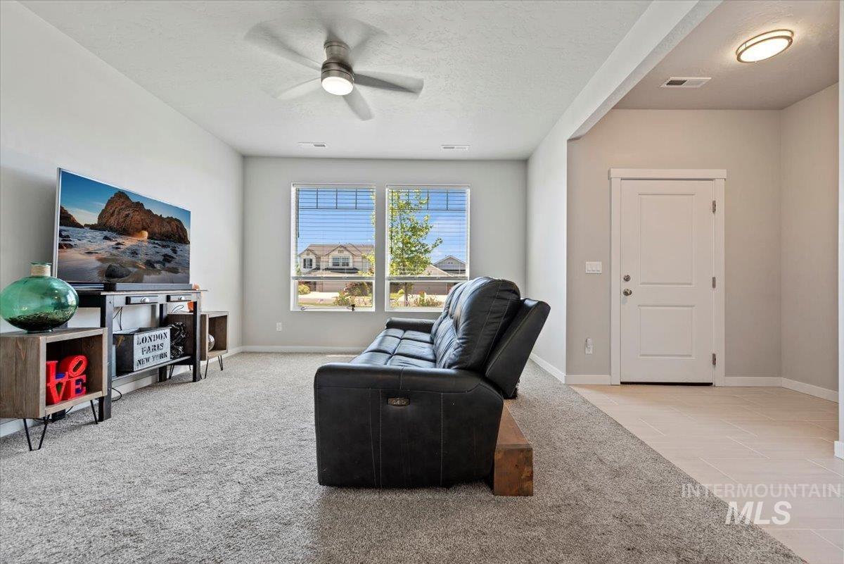5846 W Striker Ln