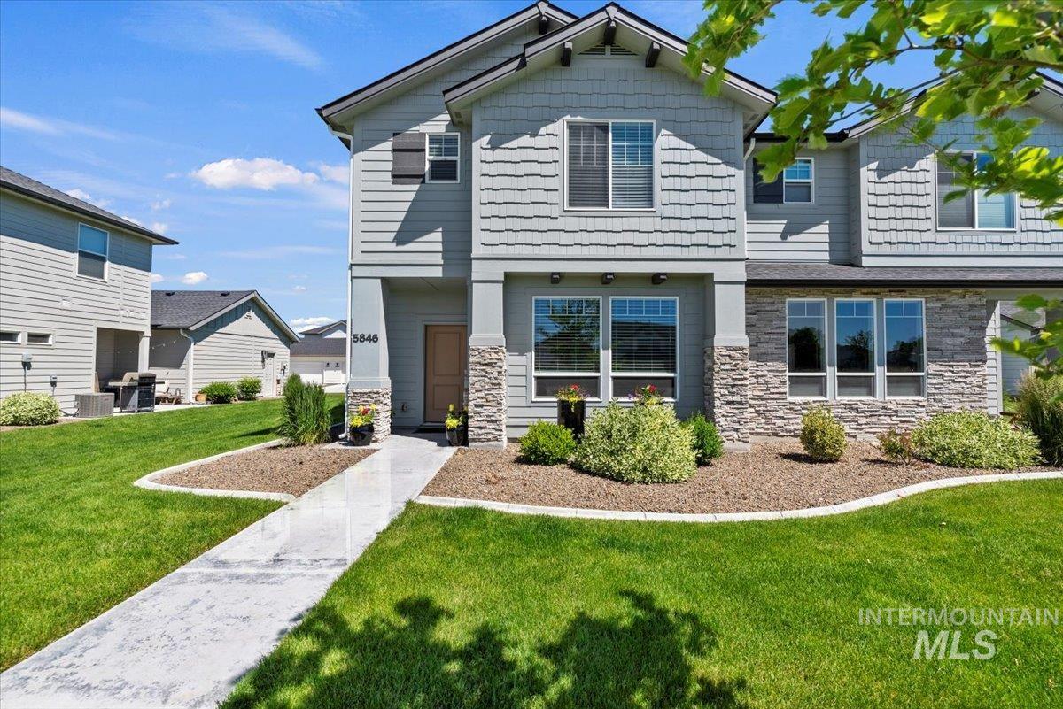 5846 W Striker Ln