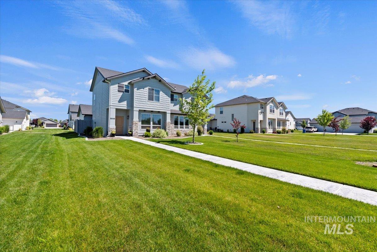 5846 W Striker Ln
