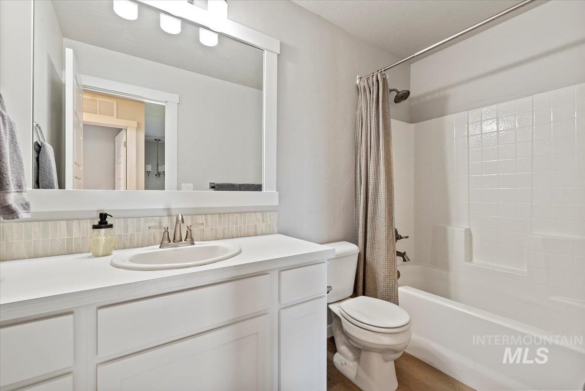 5846 W Striker Ln