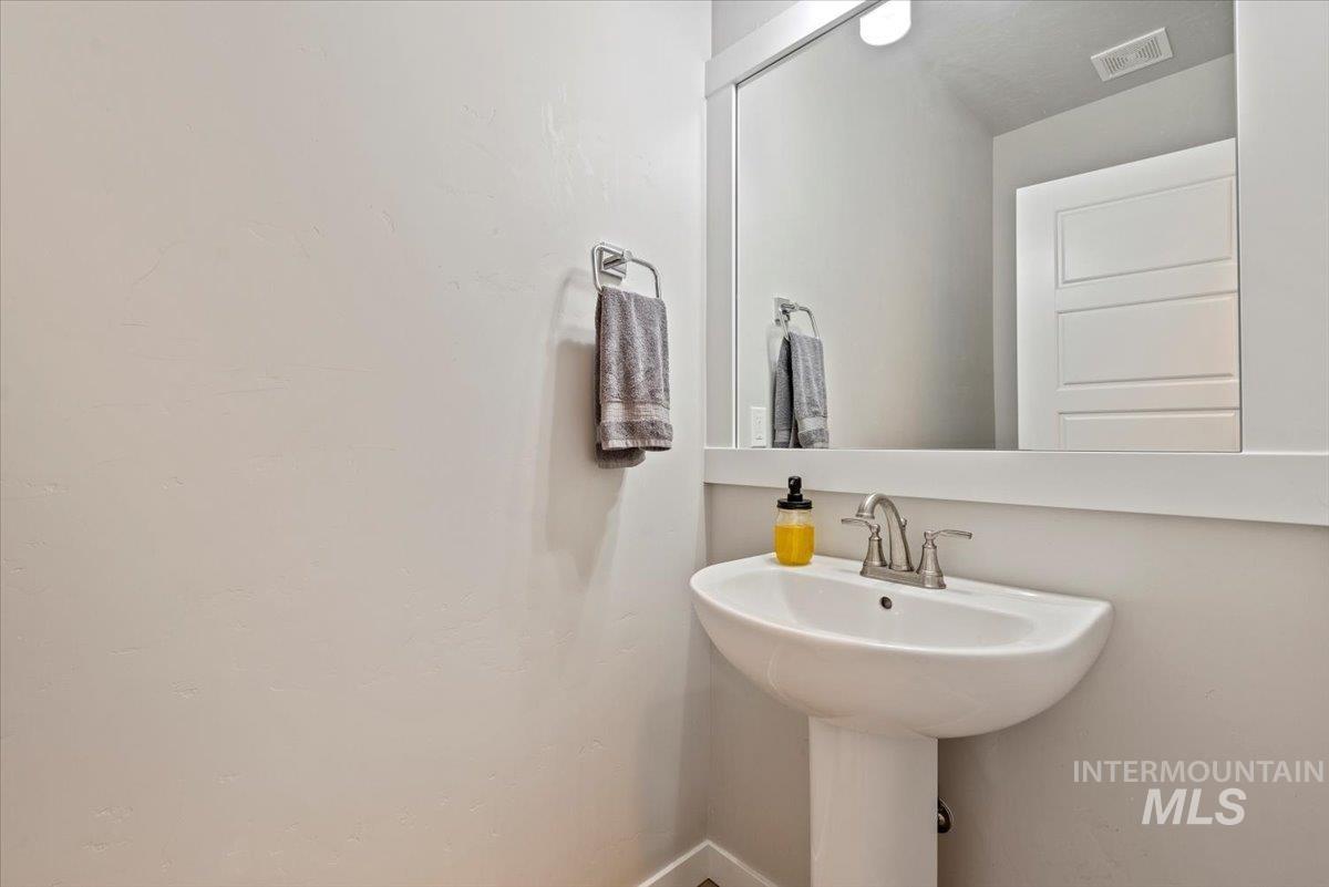 5846 W Striker Ln