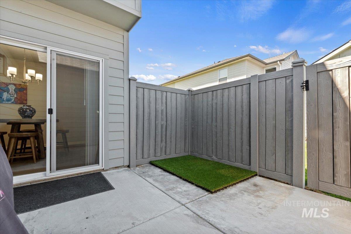 5846 W Striker Ln