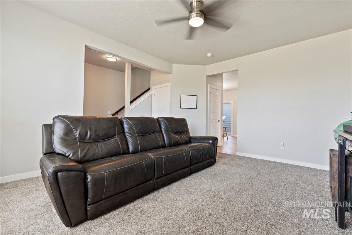 5846 W Striker Ln