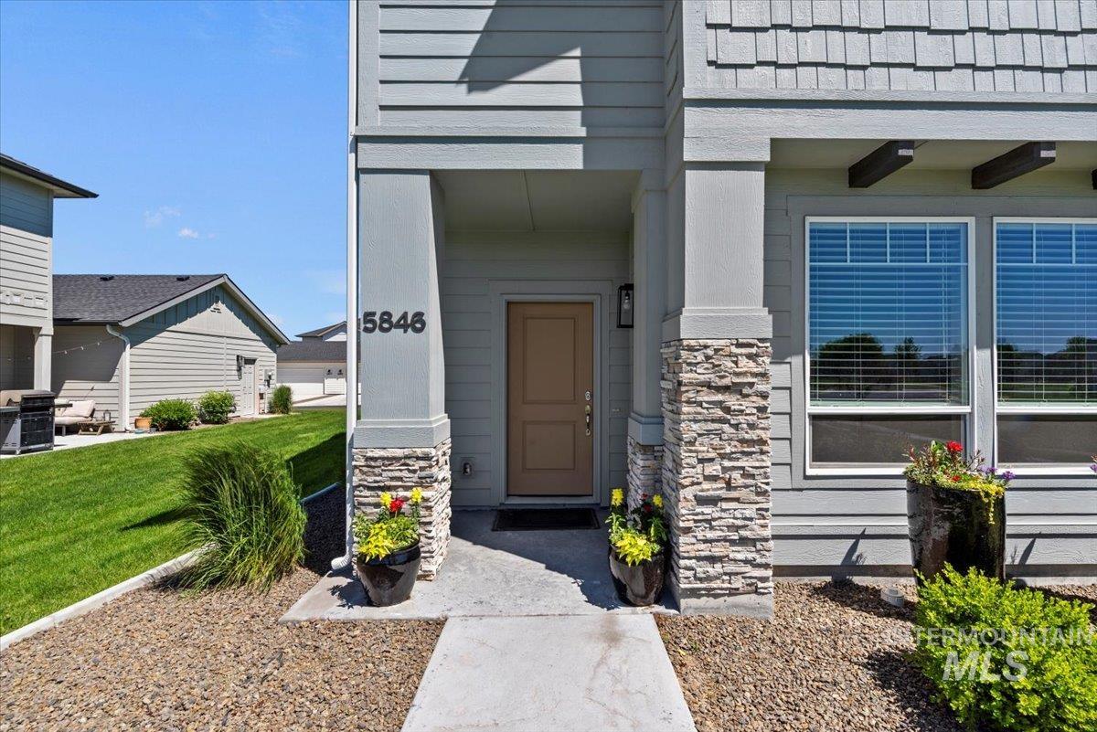 5846 W Striker Ln