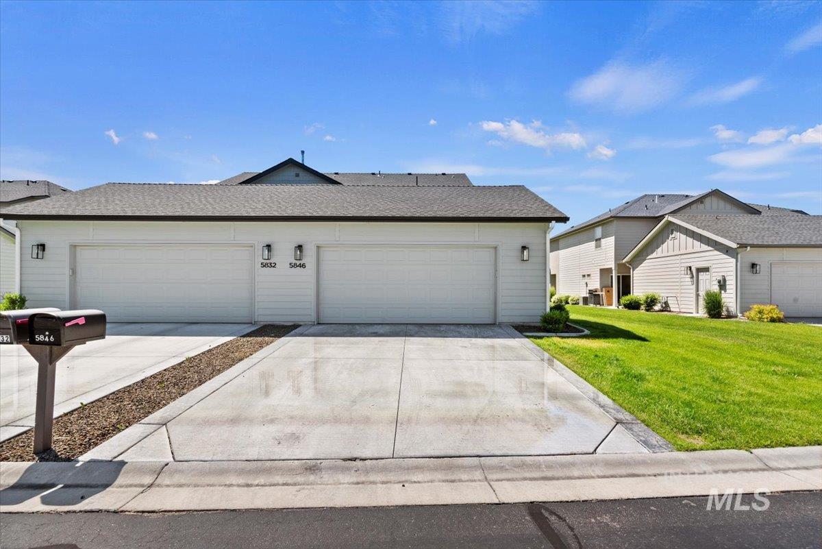 5846 W Striker Ln