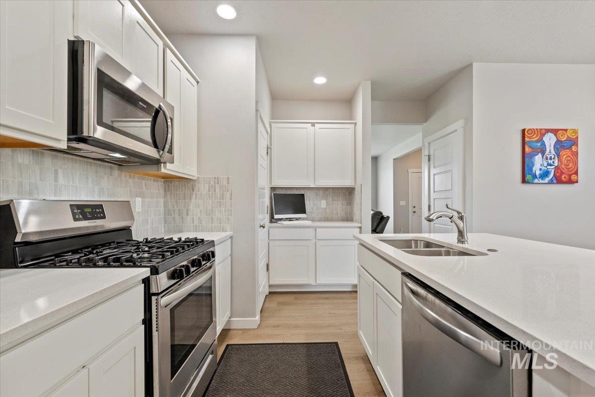 5846 W Striker Ln