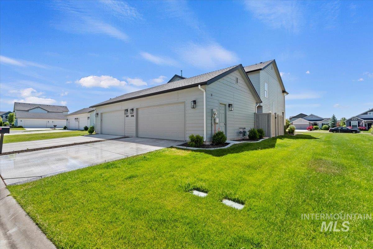 5846 W Striker Ln