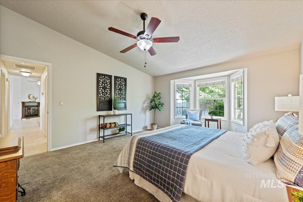 11882 W Albany Dr