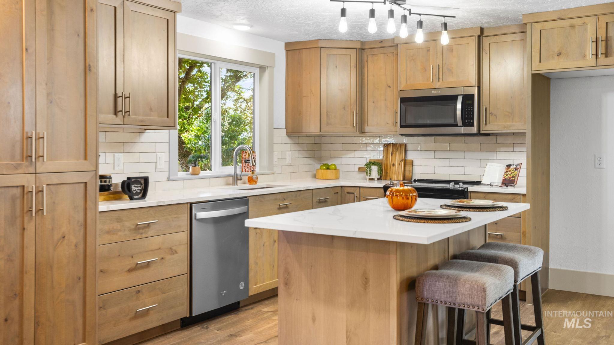 507 W Dewey Ln.