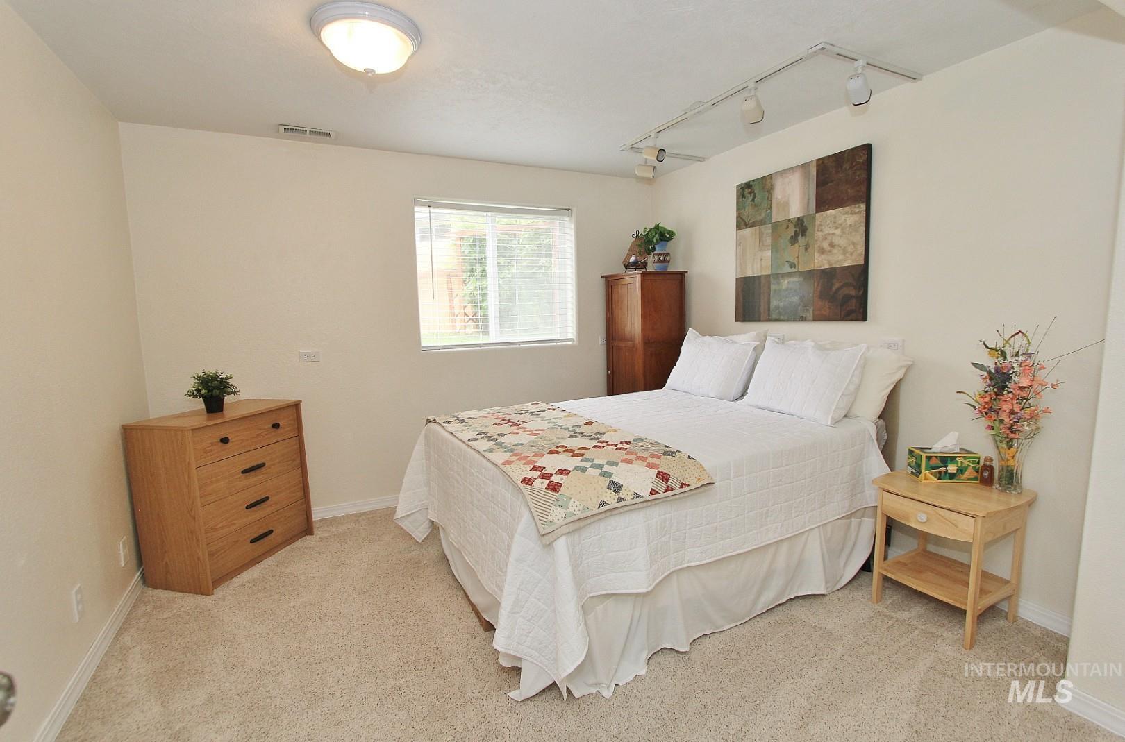 2450 W Santa Clara Dr