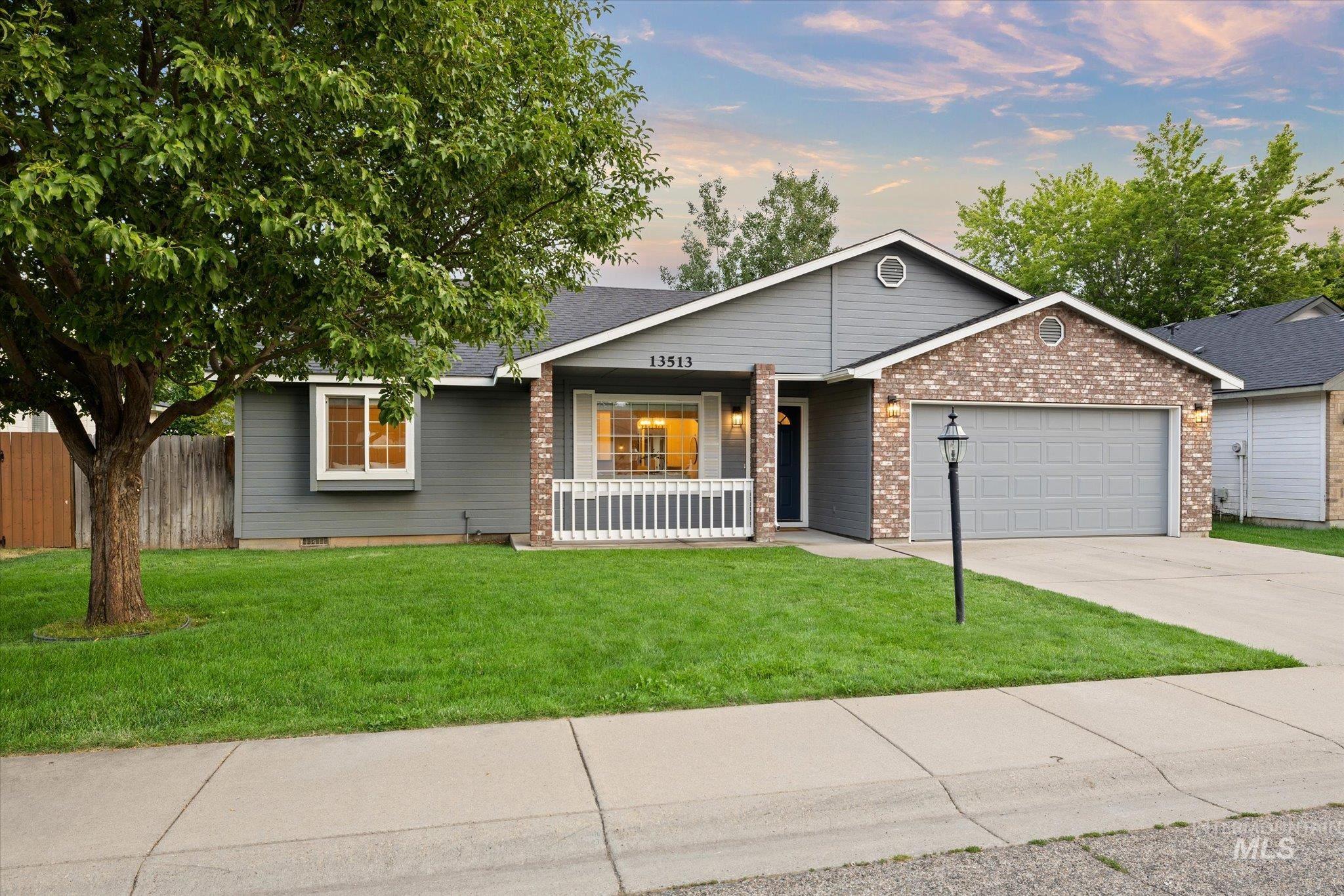 13513 W Acorn St